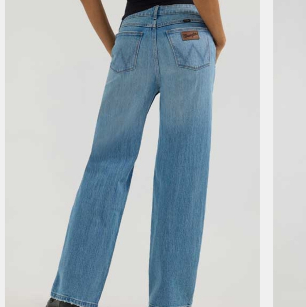 NEW Wrangler Midrise Loose Straight Jeans Size 18 X 30